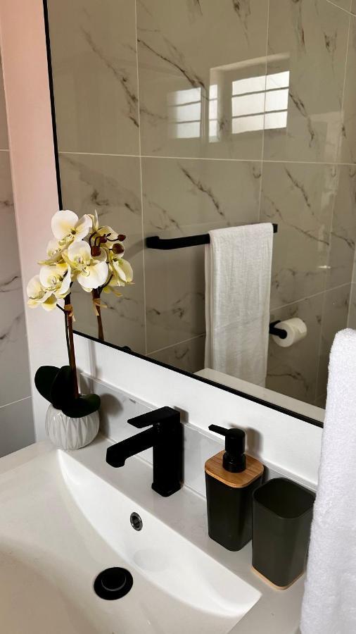 Stylish Executive Apartment With Power Backup Johannesburg Exterior foto