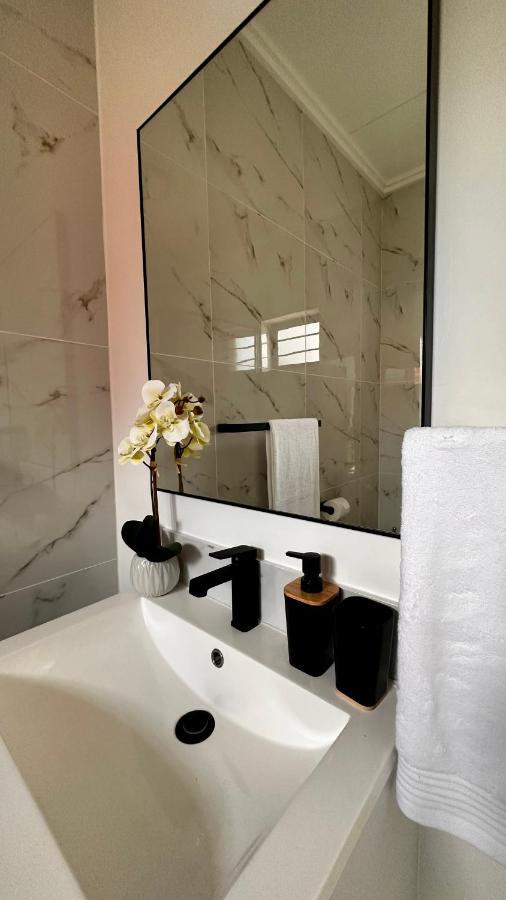 Stylish Executive Apartment With Power Backup Johannesburg Exterior foto
