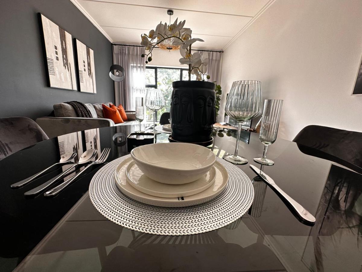 Stylish Executive Apartment With Power Backup Johannesburg Exterior foto